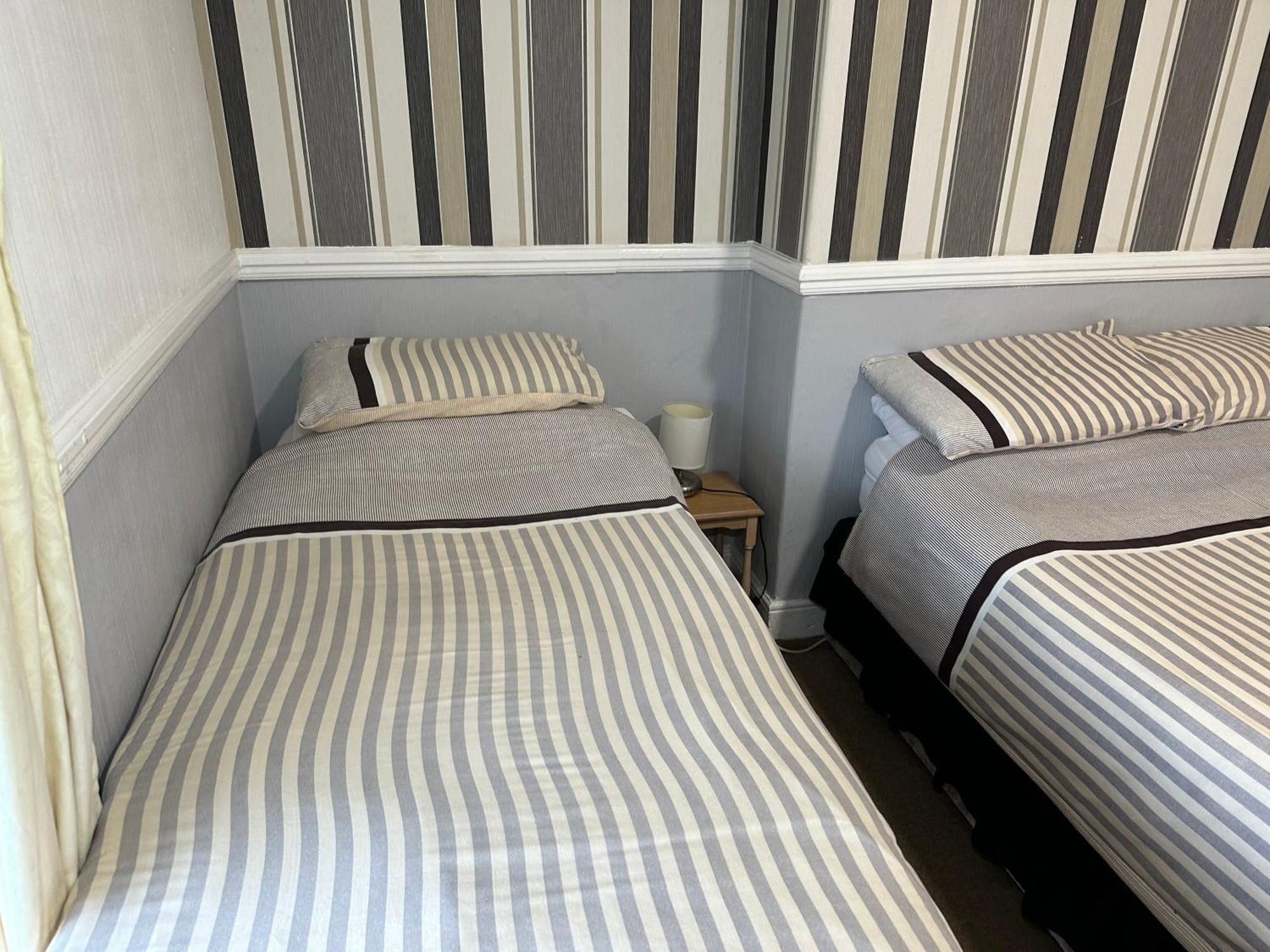 Tuxford House Guest house