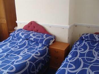 Tuxford House Guest house