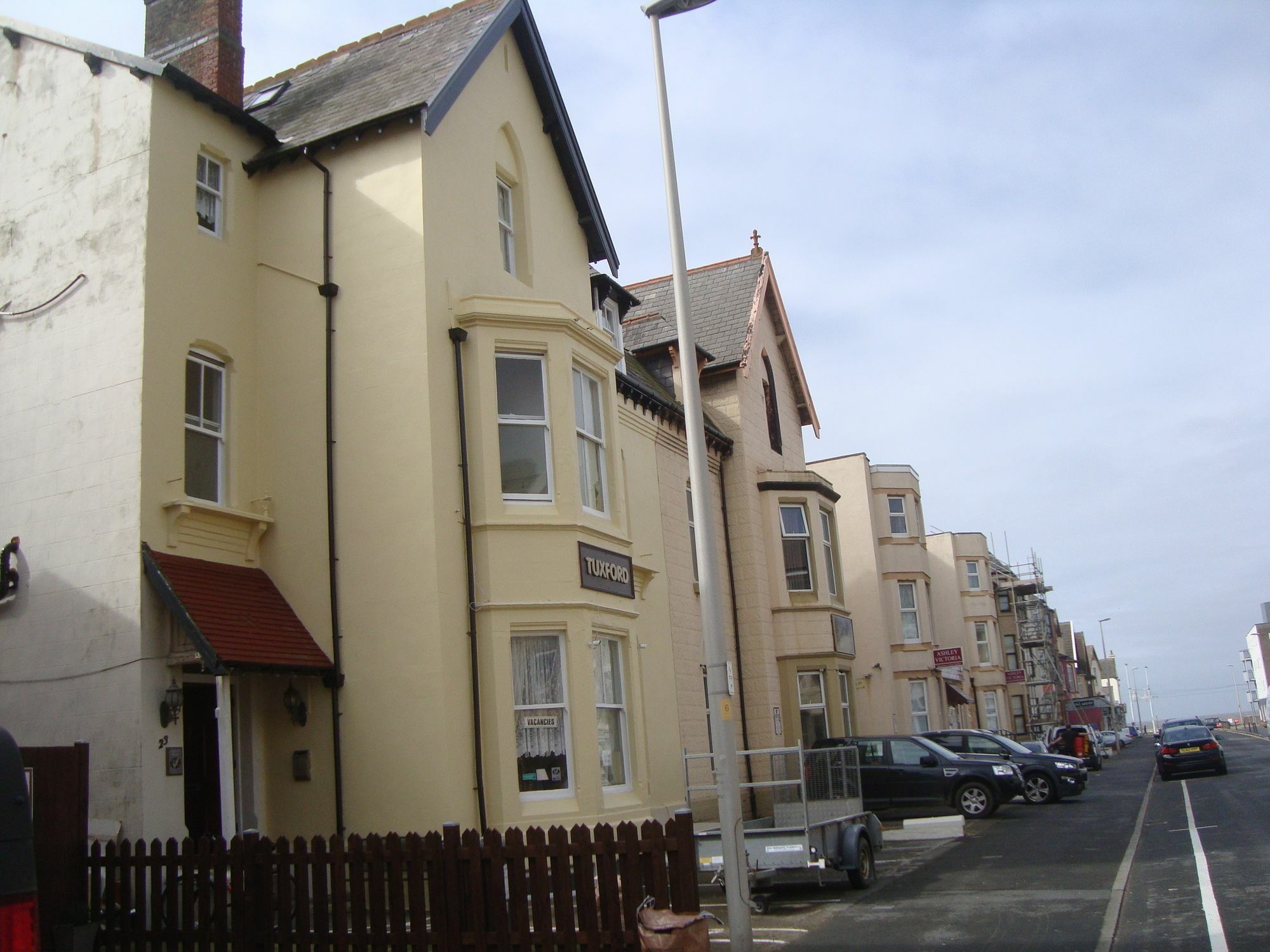 Tuxford House Guest house 2*