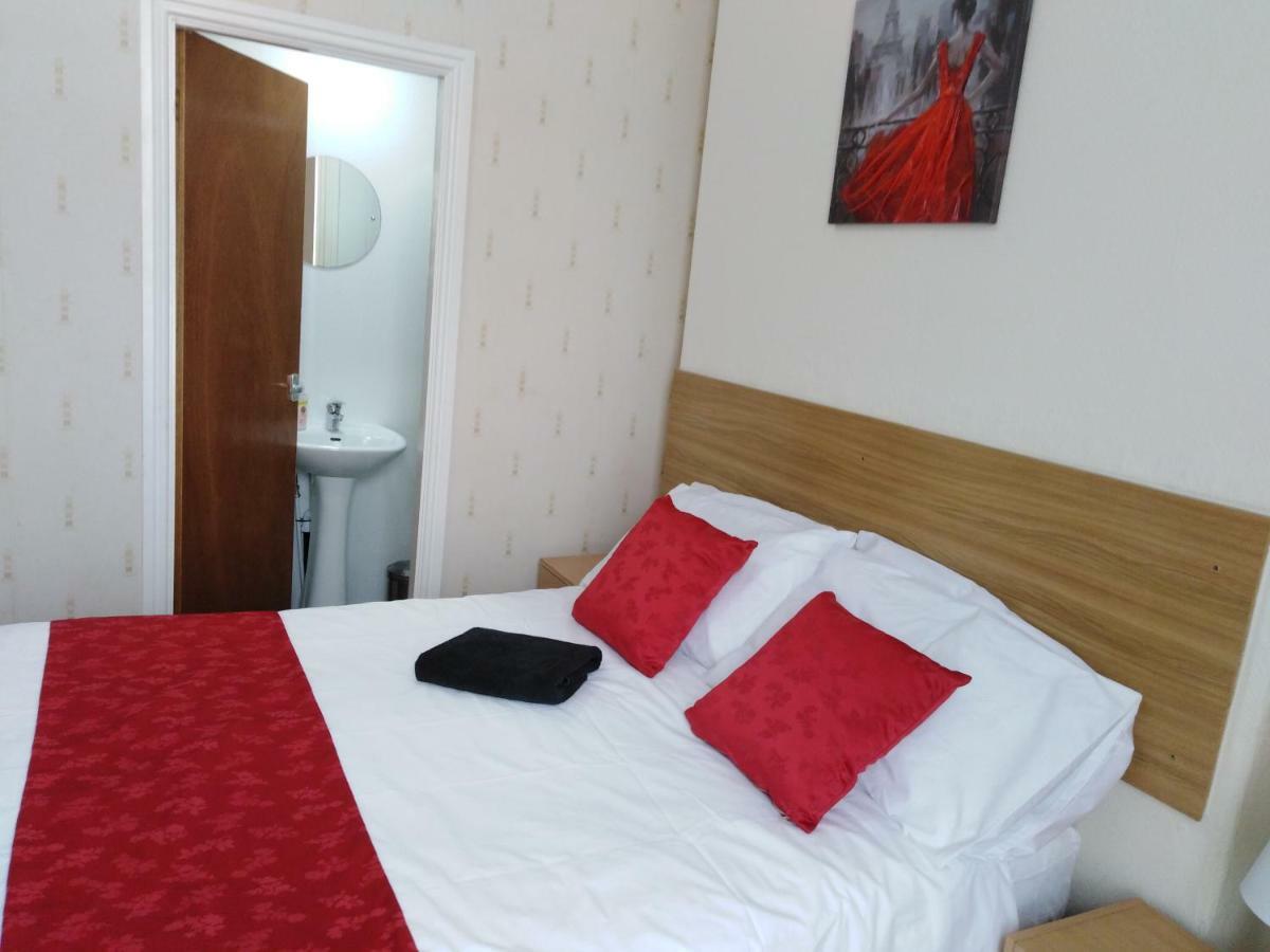 Tuxford House Guest house