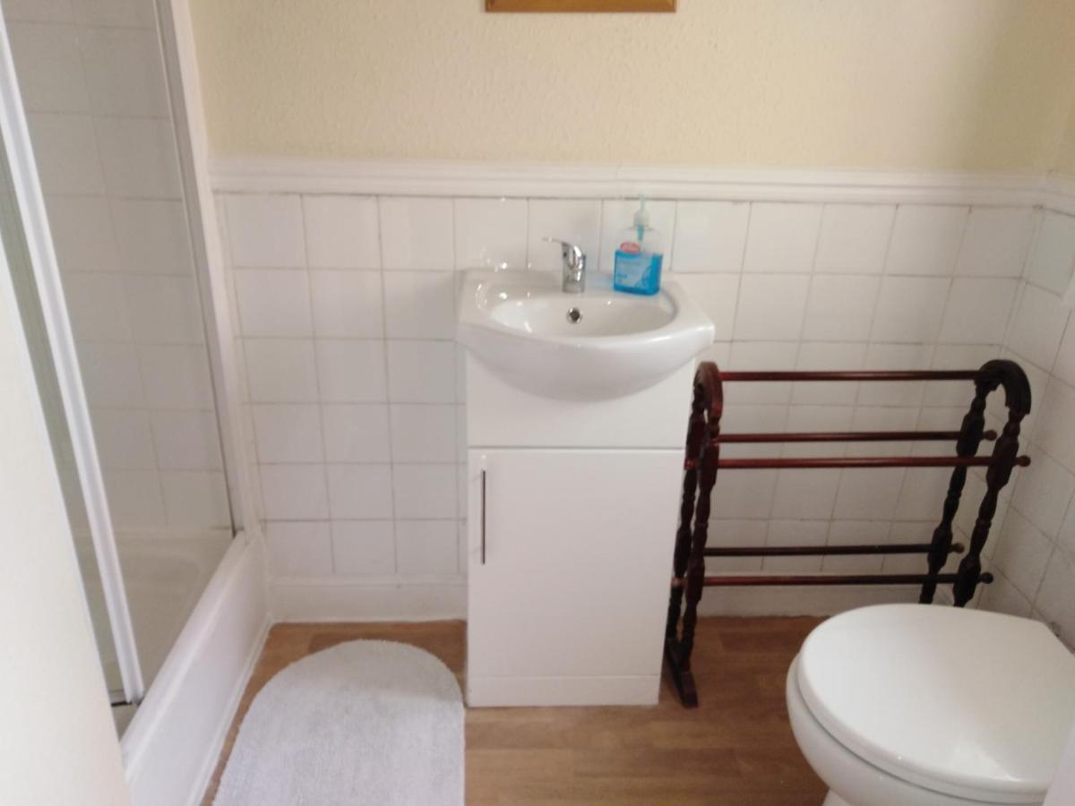 Tuxford House Guest house