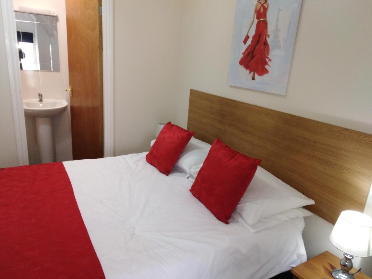 Tuxford House Guest house