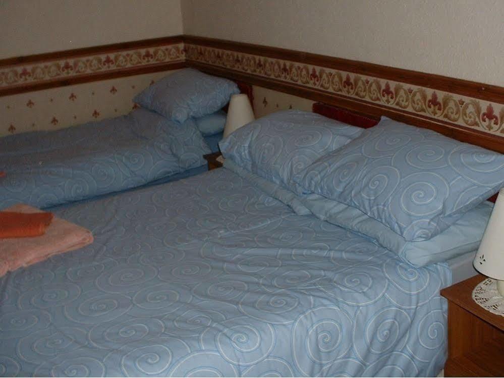 Tuxford House Гостевой дом 2*