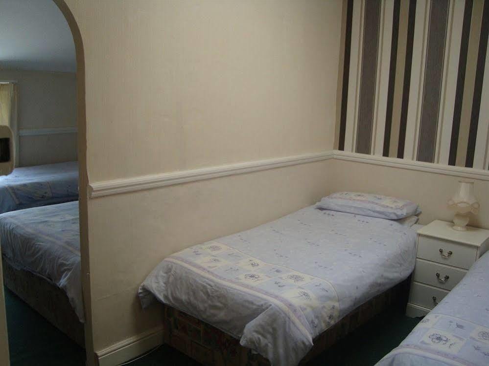 Tuxford House 2*